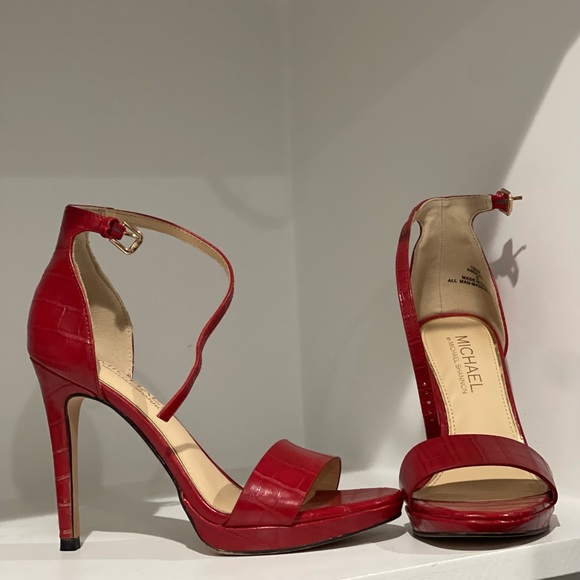 Red Heels - Picture 1 of 2